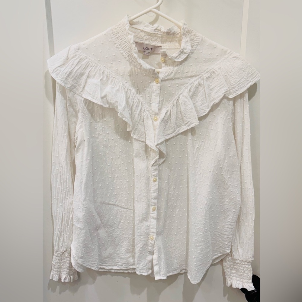 LOFT White Textured Ruffle Blouse. Size Small in excellent condition